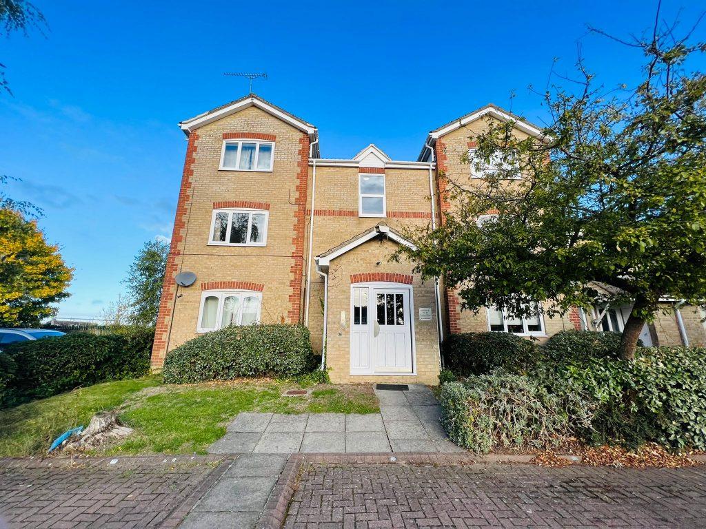 Farriers Close, Swindon, SN1 2QY 2 bed property £775 pcm (£179 pw)