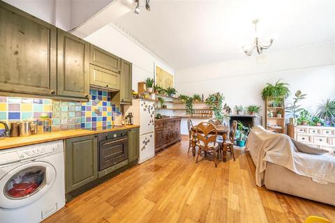 Flat 2, 10 Howden Road, London, SE25 4AS