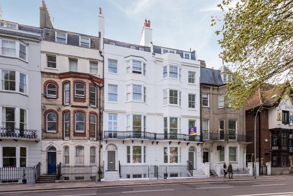 12 Marlborough Place, Brighton 2 bed flat £1,500 pcm (£346 pw)