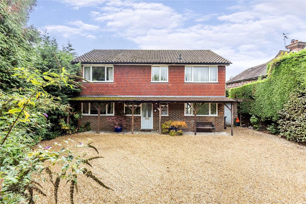 Horsham Road, Cranleigh, Surrey, GU6 4 bed detached house for sale £