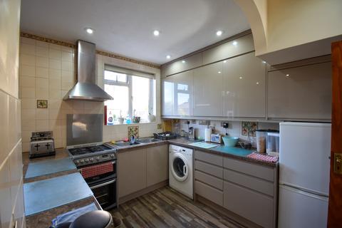 1 bedroom in a house share to rent, Queenswood Avenue, London E17