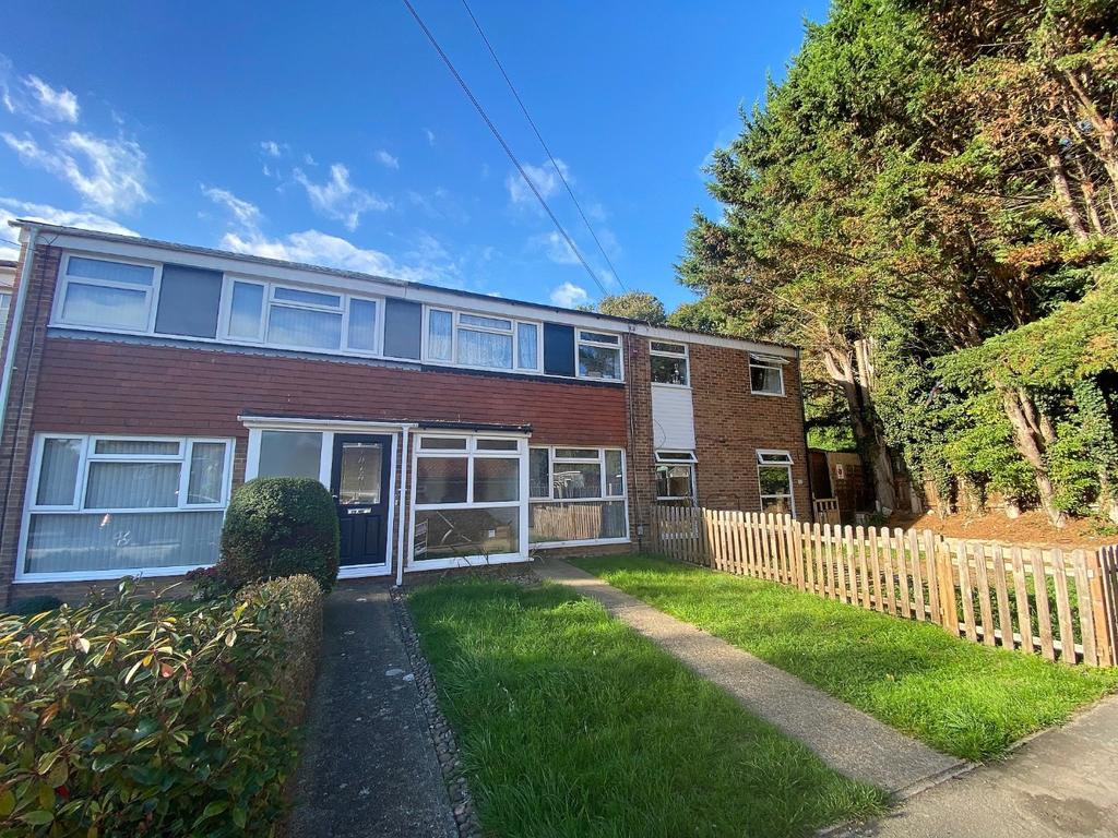 Harvesters Close, Rainham 3 bed terraced house £275,000