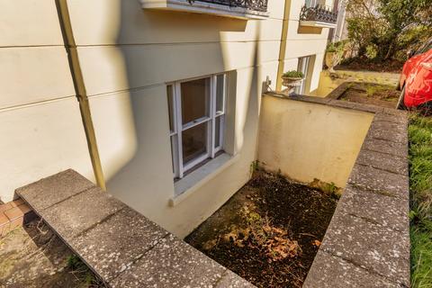 1 bedroom flat for sale - FLAT 1 LOWER GROUND FLOOR, 7 CLAREMONT ROAD, WINDSOR, SL4 3AX