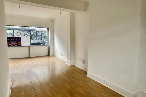 Shop to rent - Boston Road, Hanwell, W7