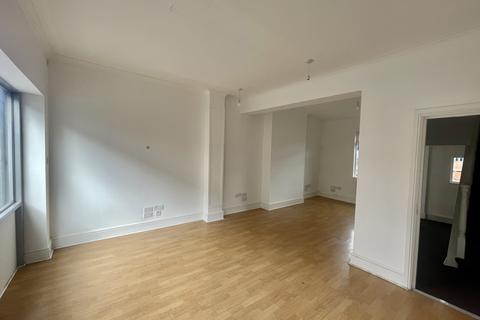 Shop to rent - Boston Road, Hanwell, W7