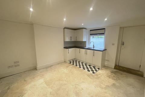 Shop to rent - Boston Road, Hanwell, W7