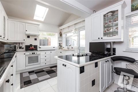 3 bedroom semi-detached house for sale - Lambourne Crescent, Chigwell, Essex, IG7