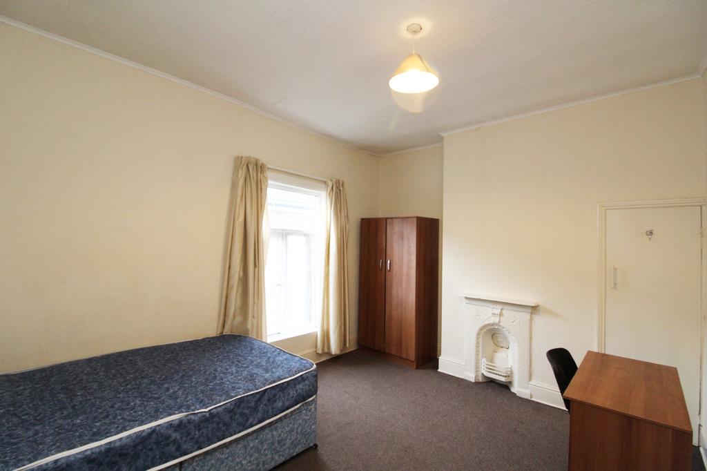Rosebery Avenue, Hull, HU5 2NL 3 bed terraced house £80,000