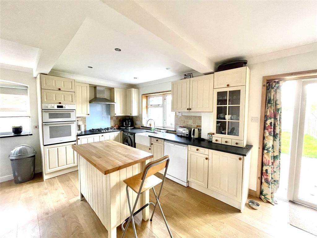 Queen Katherine Road, Lymington, Hampshire, SO41 3 bed semidetached