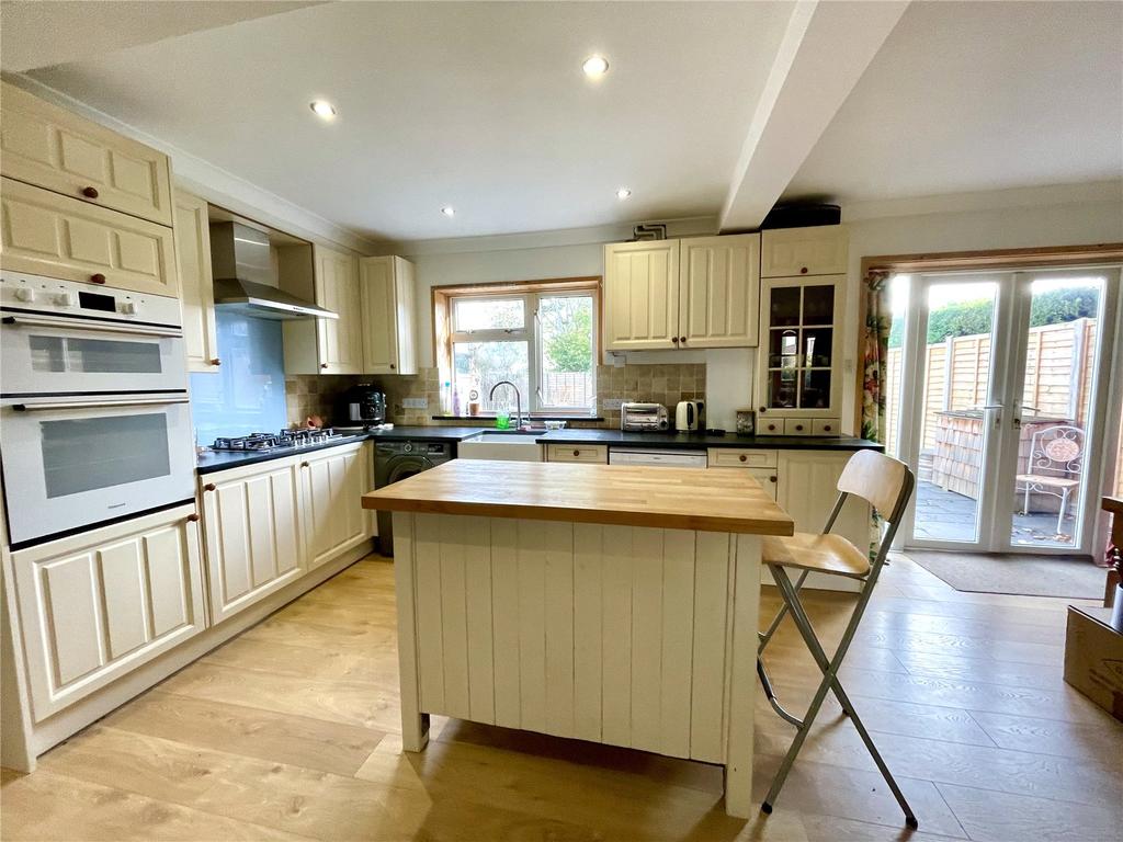 Queen Katherine Road, Lymington, Hampshire, SO41 3 bed semidetached