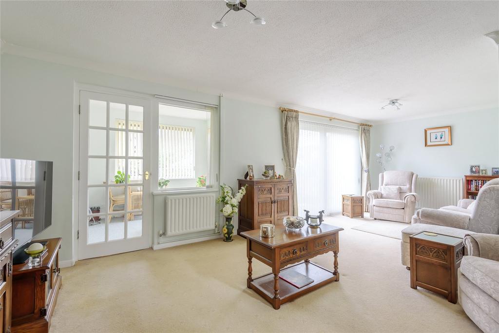 Lagonda Close, Newport Pagnell... 4 bed detached house £450,000