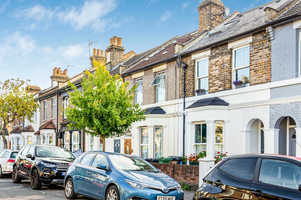 Ashville Road, Leytonstone, E11 4 bed terraced house to rent £2,400 pcm (£554 pw)