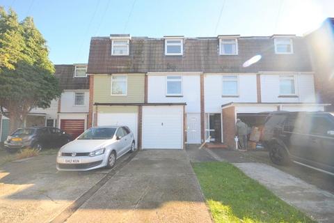 3 bedroom house to rent, Church Road, Romford, Essex, RM3