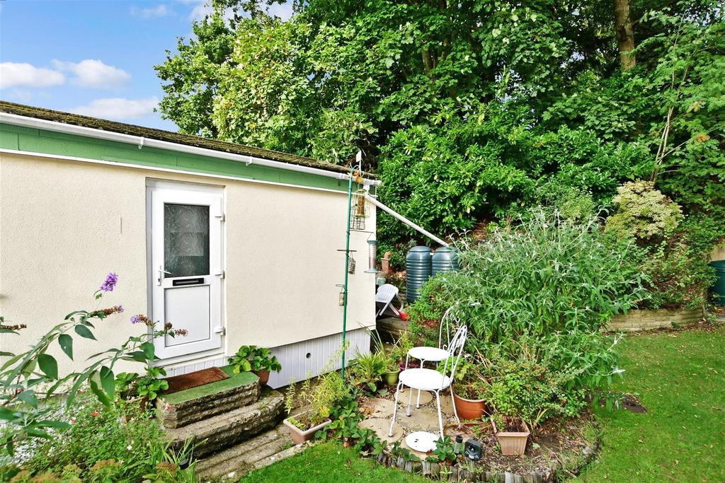 The Oaks, Greatham, Liss, Hampshire 1 bed park home for sale £60,000