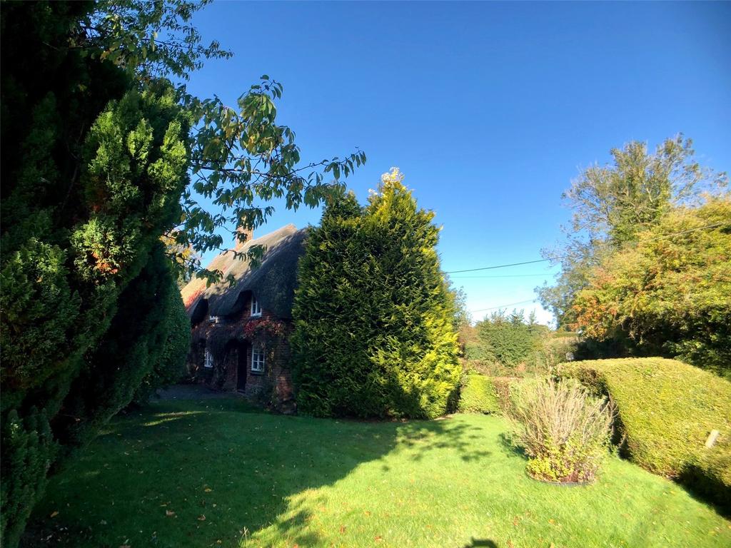 Taskers Lane, Burbage, Marlborough, Wiltshire, SN8 2 bed semidetached house for sale £415,000