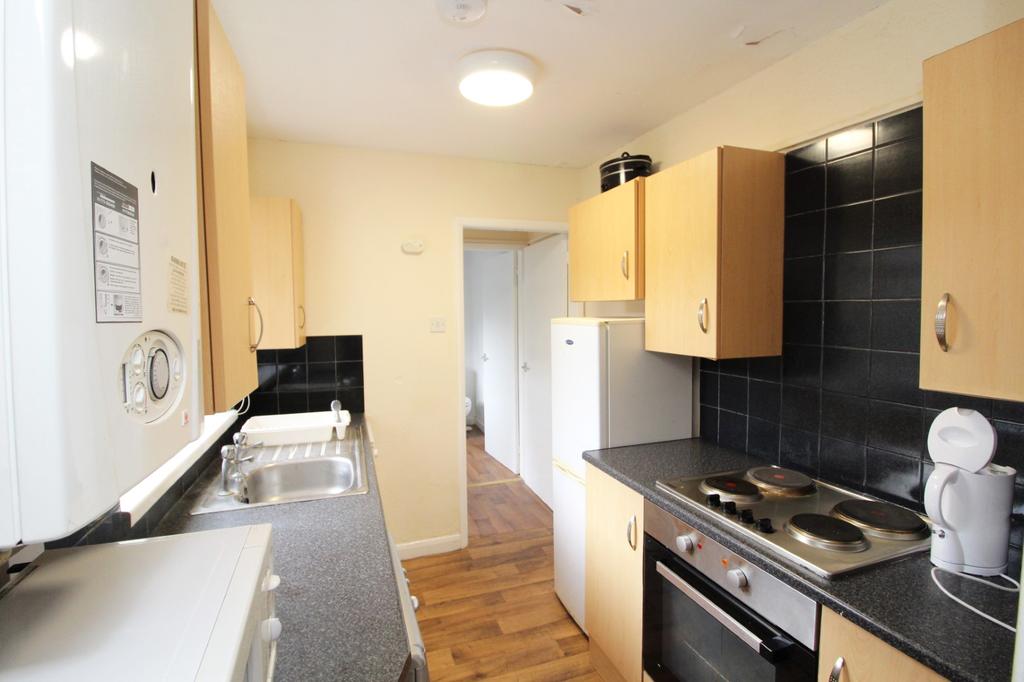Rosebery Avenue, Hull, HU5 2NL 3 bed terraced house £80,000