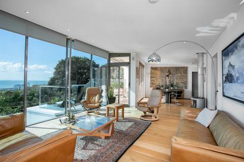 Edlunda Cliff Road, Hythe, CT21 5XQ