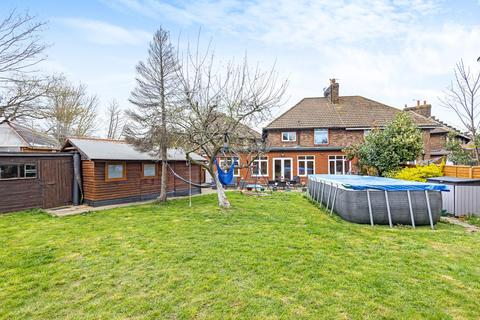 4 Bakers End, London, SW20 9ER