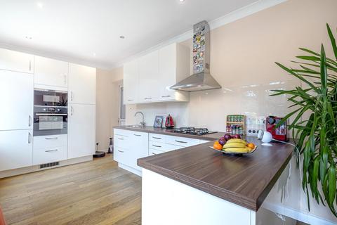 4 Bakers End, London, SW20 9ER