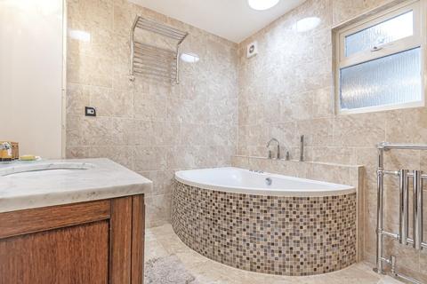 4 Bakers End, London, SW20 9ER
