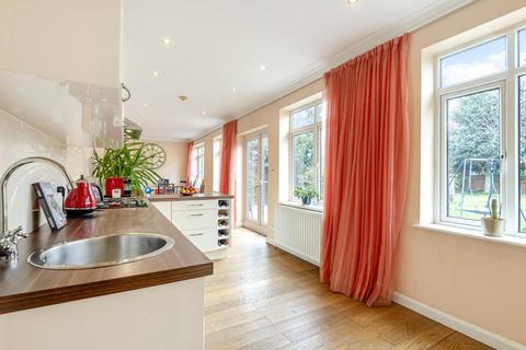 4 Bakers End, London, SW20 9ER