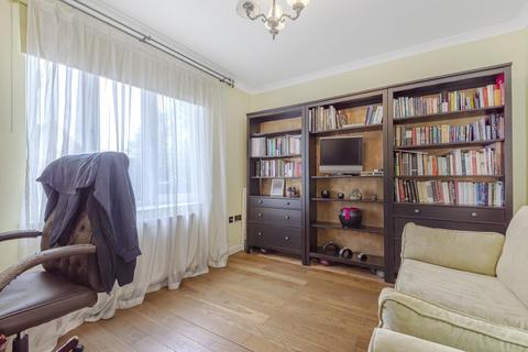 4 Bakers End, London, SW20 9ER