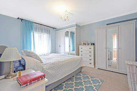 4 Bakers End, London, SW20 9ER