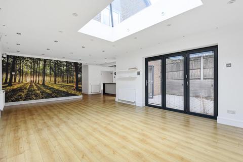 6 Layzell Walk, London, SE9 4QD