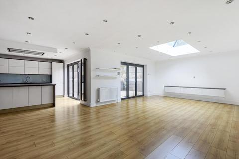 6 Layzell Walk, London, SE9 4QD