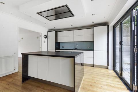 6 Layzell Walk, London, SE9 4QD