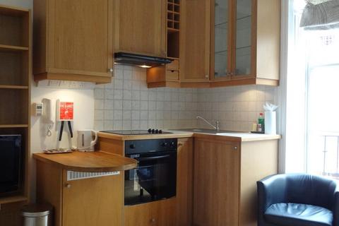 Studio to rent, Cartwright Gardens, Bloomsbury, London, WC1H