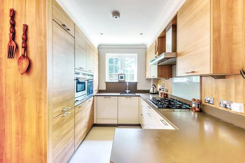 2 bedroom flat for sale, Clare Hill Court, 2 Claremont Lane, Esher, KT10