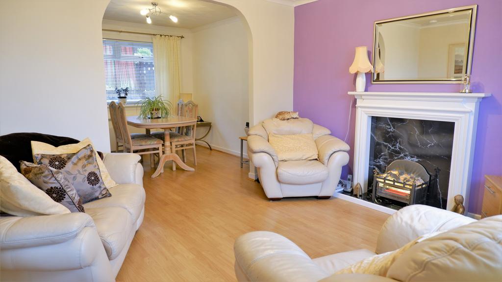 Fenwick Drive, Barrhead G78 3 bed end of terrace house £100,000
