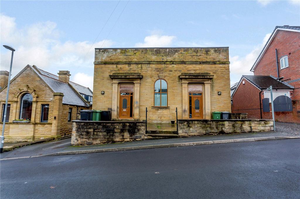 Back Green, Churwell, Morley, Leeds... 2 bed apartment £115,000