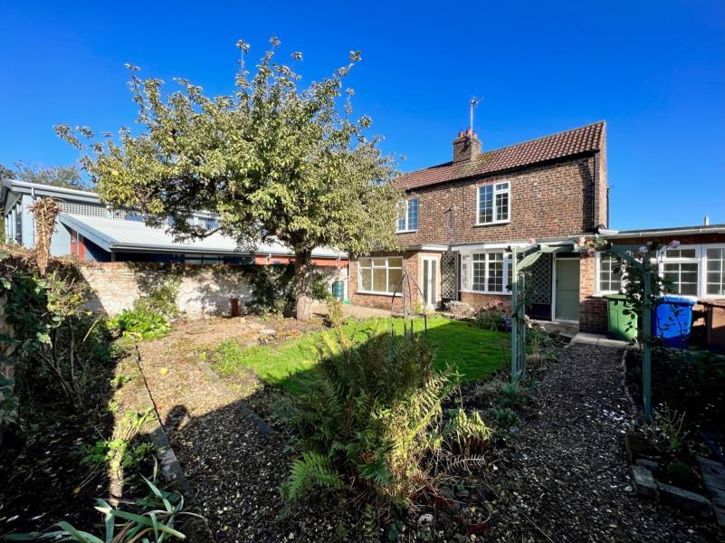 Norwood, Beverley, HU17 9HN 2 bed detached house £750 pcm (£173 pw)