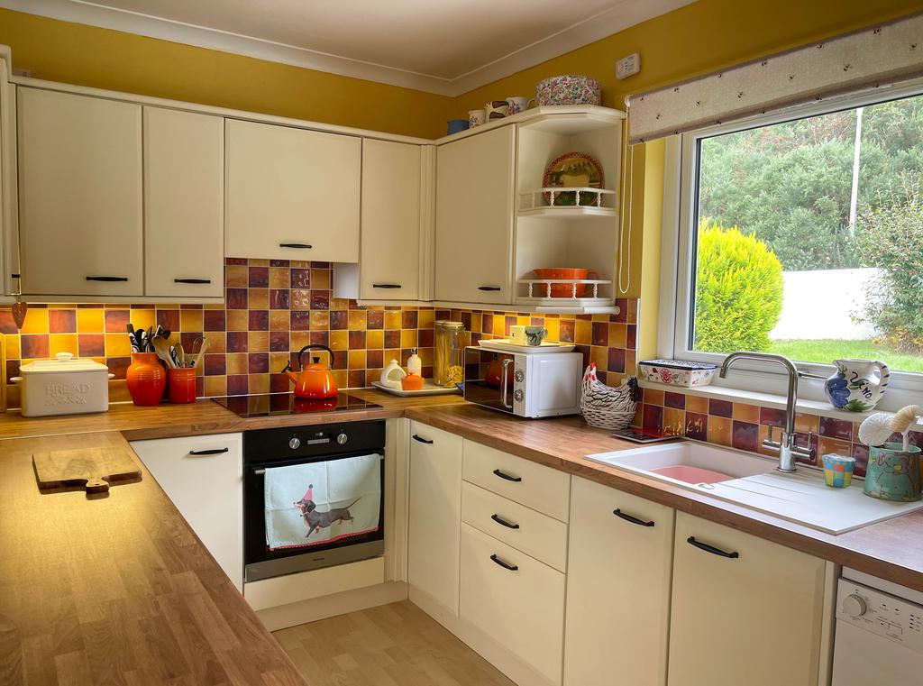 Kitchen/Dining Area