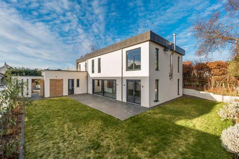 108 Cammo Grove, Edinburgh, EH4 8HD