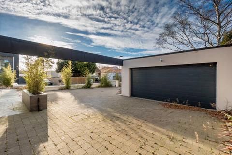 108 Cammo Grove, Edinburgh, EH4 8HD