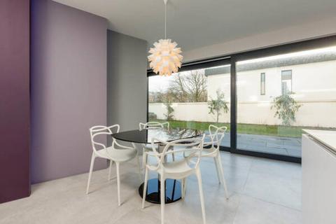 108 Cammo Grove, Edinburgh, EH4 8HD