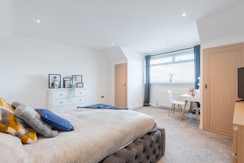 15 Cairngorm Crescent, Kirkcaldy, KY2 5RF