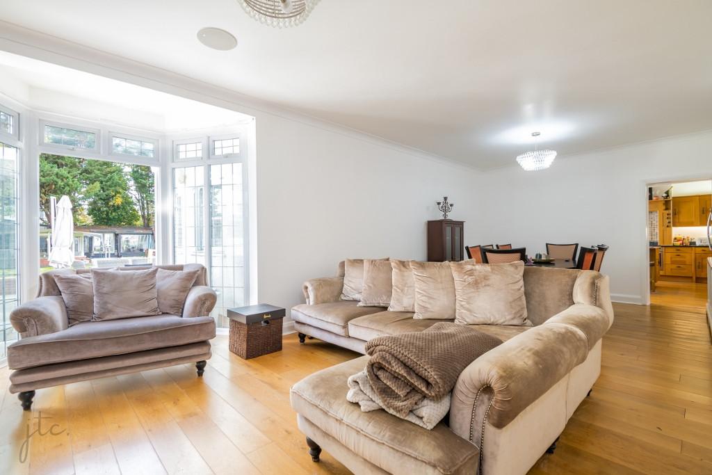 Grove Park Road, Grove Park, London, SE9 6 bed detached house £1,350,000