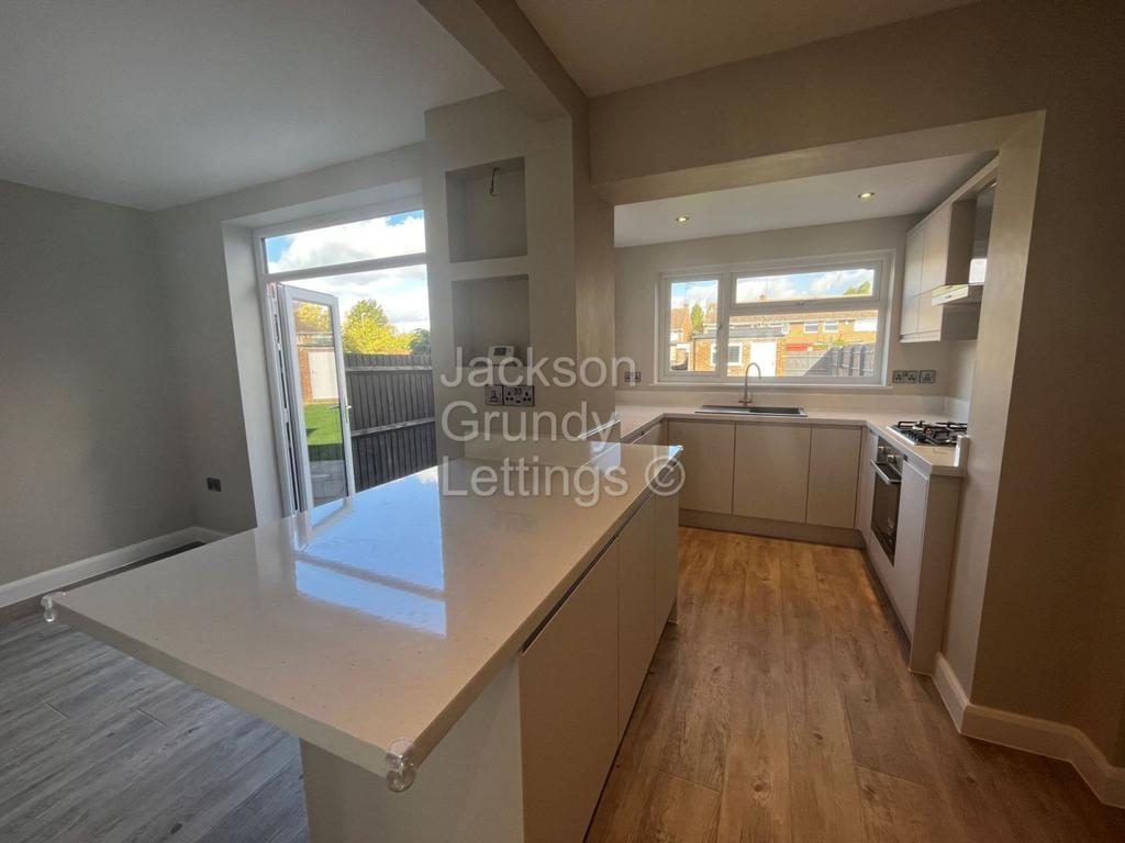 Sandiland Road, The Headlands, Northampton NN3 2QD 3 bed semidetached