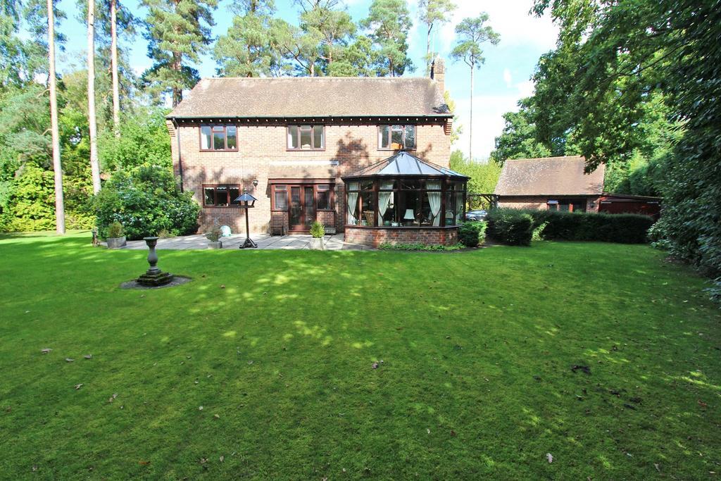 Armstrong Road, Brockenhurst, Hampshire, SO42 4 bed detached house £