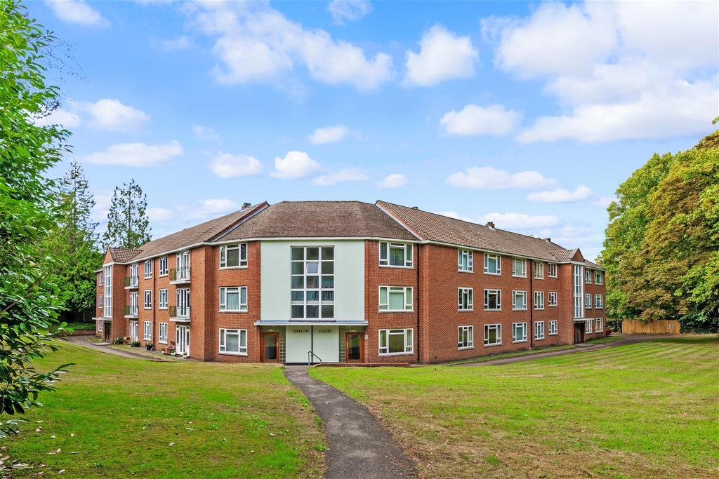 Wray Common Road, Reigate, Surrey 3 bed ground floor flat for sale £