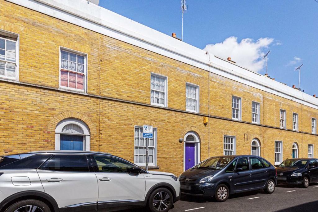 Louisa St, Stepney Green, E1 3 bed house £2,925 pcm (£675 pw)