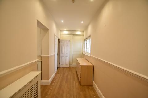 2 bedroom end of terrace house to rent, Marsham Way, Gerrards Cross, Buckinghamshire, SL9