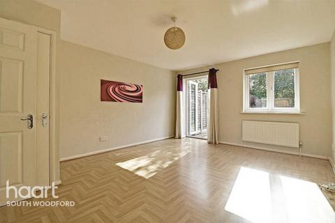 4 bedroom townhouse to rent, Fieldhouse Close, London