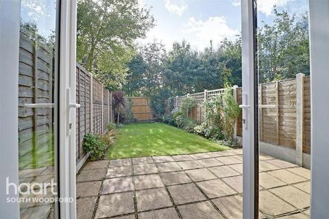 4 bedroom townhouse to rent, Fieldhouse Close, London