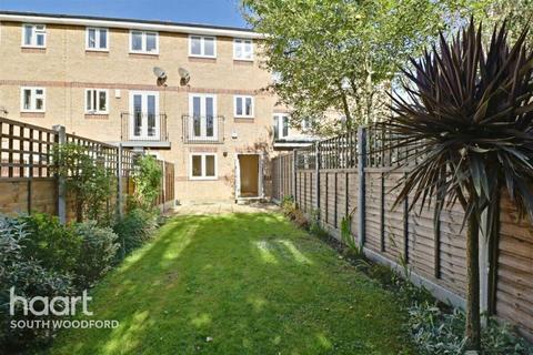 4 bedroom townhouse to rent, Fieldhouse Close, London