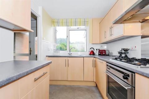 5 Abbotts Vale, Chesham, HP5 3HN